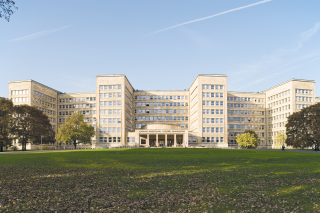 Hans Poelzig, I.G.-Farben-Haus / Poelzig-Bau, Frankfurt am Main, 1929 / 1930<br/>Foto: © Gerd Kittel