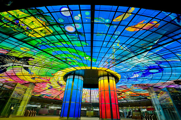Zentrale U-Bahnstation Formosa Boulevard, Kaohsiung, Taiwan; Ausführung: Derix Glasstudios, Taunusstein<br/>Künstler: Narcissus Quagliata