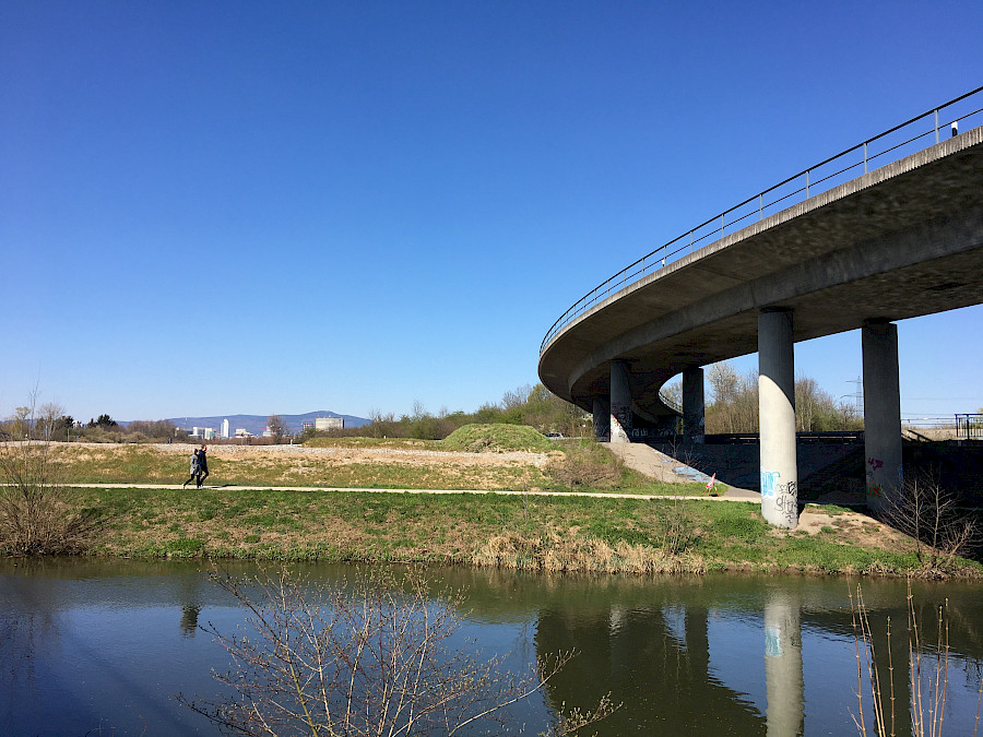 Autobahnbrücke A648 am Frankfurter Westkreuz in Frankfurt-Sossenheim<br/>Foto: © Oliver Müller